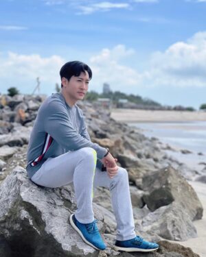 Nitidon Pomsuwan Instagram - ทะเลเรียกหา แล้วจะไม่มาได้ไง🌊✨ #nikenitidonpomsuwan #nikenitidon #nike#ไนกี้นิธิดลป้อมสุวรรณ #ไนกี้นิธิดล #ไนกี้ #ไนกี้เด็กร้านแก๊ส #🌊 #ซู่ๆ
