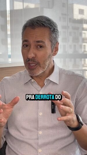 Nivaldo Prieto Instagram - Derrota do Grêmio ontem, Renato Gaúcho vai ter que se mexer e conquistar vitórias dentro e fora de casa pra seguir na Libertadores. E hoje temos mais jogos importantes e claro que espero vocês para acompanhar junto comigo pelo @paramountplusbr 
Ótima quarta de futebol pra todos nós!! 

#libertadores #comentário #jogos #narração #gremio #atleticomineiro #fluminense #flamengo
