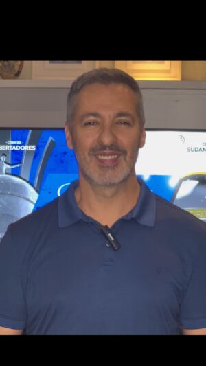 Nivaldo Prieto Instagram - E o Campeonato Paulista ja tem as quartas definidas, algumas polêmicas nos jogos do fim de semana e já quero saber sua opinião. Qual equipe tem feito a sua melhor campanha hein? Deixe aí a sua opinião. 
Ótima semana pra todos nós. Vamos nessa!!

#futebol #futebolbrasil #futebolbrasileiro #Comentario #comentario #segunda #campeonatopaulista #campeonatosestaduais
