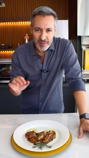 Nivaldo Prieto Instagram - Um Carré com Aligot de aspargos! Muito chique hein!! 
Carne selecionada lá do @mastermeatshouse o melhor lugar para encontrar cortes nobres. 

Então se liga na receita que tem link na Bio e depois de fazer me conta aqui como ficou!! 

#carnes #carne #receitas #receita #sabado #cozinhando #culinaria