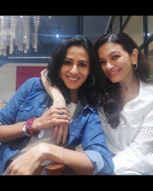 Nivedita Bhattacharya Instagram - Many many years ago our “Kundali”s matched 😃! 
It was lovely meeting my onscreen sister again ! I am so glad that we’re still in touch . Coincidentally both of us are December born , no -3 ‘s ☺️
Some connections are destined 😇 
Lots of ❤️ @niveditabhattacharya.official 😘 let’s meet soon ! 
( Don’t miss the video in the end ! Thank you @ektarkapoor 🤗❤️) 
.
.
#friendsforever #happiness #sisters #kundali #2000 #onscreen #offscreen