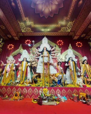 Nivedita Bhattacharya Instagram - শুভ বিজয়া
Shubh Vijaydashmi.
Happy Dussehra.

❤️🙏

#gratitude
#jaiMa
#duggadugga
#countyourblessingseveryday ❤️