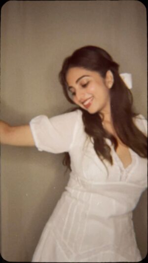 Niveditha Gowda Instagram - Pretty vibes 🪞🦢✨☁️

#nivedithagowda #reelsinstagram #reelitfeelit #instadaily #instagram #instadaily
