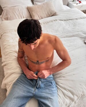 Noah Levi Instagram - good morning <3