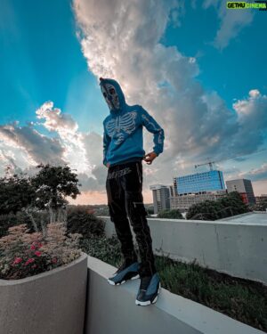 Noah Webster Instagram - find peace within 💙
-
Outfit: @guapiofficial