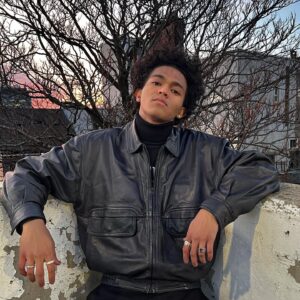 Noah Zulfikar Instagram - you in her dms while i’m using her purple shampoo