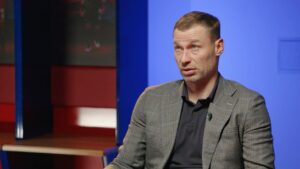 Nobel Arustamyan Instagram - 🔜 На подходе первый выпуск года — эксклюзивное интервью с главным тренером ЦСКА Алексеем Березуцким.

Небольшой спойлер: 

•  Алексей ожидает три трансфера этой зимой 
• возможно, в ЦСКА вернется Василий Березуцкий
• смена поколения-2018 закончилось —  ключевое событие последних лет, ознаменовало новую страницу в истории ЦСКА

Не пропустите, скоро на нашем ютуб-канале!