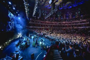 Noel Gallagher Instagram - Here are some more brilliant photos from The Royal Albert Hall for The Teenage Cancer Trust! 

📸 Andy Paradise/Paradise Photo