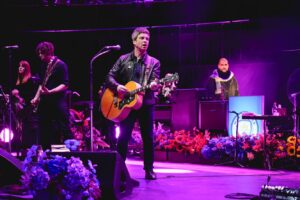 Noel Gallagher Instagram - Here are some more brilliant photos from The Royal Albert Hall for The Teenage Cancer Trust! 

📸 Andy Paradise/Paradise Photo