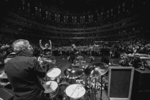 Noel Gallagher Instagram - Here are some more brilliant photos from The Royal Albert Hall for The Teenage Cancer Trust! 

📸 Andy Paradise/Paradise Photo