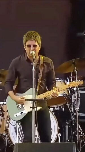 Noel Gallagher Instagram - ‘Chasing Yesterday’ was released 9 years ago today! Here’s ‘In The Heat Of The Moment’ from Lollapalooza Chile in 2015. 

🎬 Lollapalooza