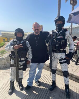 Noel Gugliemi Instagram - Only in Mexico can ya take this pic haha 😂 

#tijuana #mexico #yup #soldiers #machineguns