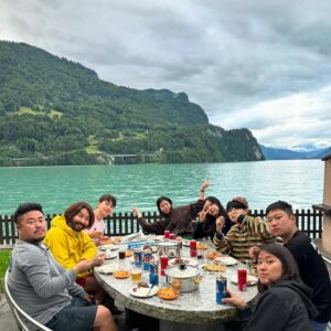 Noh Hong-chul Instagram - .
계속 흐린 덕에 숙소 200% 활용 중! 언젠가 맑아질 것도 다 알고 있음~😄🫵
.
한국에서 미국에서 독일에서 영국에서 스위스에서 프랑스에서 온 잘 풀리는 안 풀리는, 건강한 불편한, 걱정 많은 걱정 없는, 나이 많은 나이 어린, 생각 많은 생각 없는, 가족 친구 연인 그리고 혼자 온 다양하고 귀한 손님들과 감사한 시간 중…🙇‍♂️
.
#늘느끼지만#사람사는거다똑같다#IneedSwitzerland#계획대로늙고있thㅓㅓㅓㅓㅓㅓㅓㅓㅓㅓㅓ🤟😆