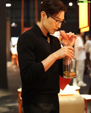 Noh Sang-hyun Instagram - @hermes ‘In the Making’ 🧡🖤