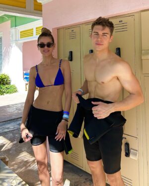 Nolan Gerard Funk Instagram - Old friends, new friends and an amazing weekend 🏝️ 
#TheRoyalat25
#atlantisbahamas