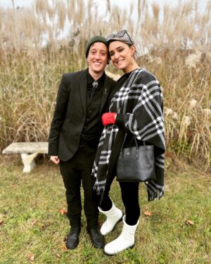 Nora Hewitt Instagram - 🪦🍁❤️