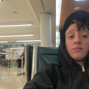 Nora Hewitt Instagram - First flight out, see you in a few hours CT 🤙🏼 #goinghome #bestfriendsweekend  #family #winterweather  #conneticut #860