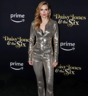 Nora Kirkpatrick Instagram - Daisy Jones Premiere! Hair : @sheridanwardofficial Makeup : @jostrettell