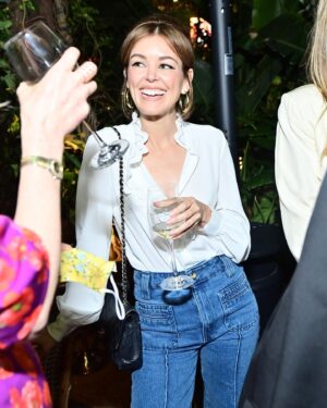 Nora Zehetner Instagram - Mom went out 🍷