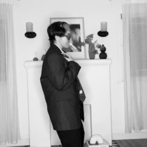 Nora Zehetner Instagram - Jean-Luc Godard, who has completed ‘Breathless’ and is preparing ‘Le Petit Soldat’, seeks young woman between 18 & 27 to make her both his actress and his friend