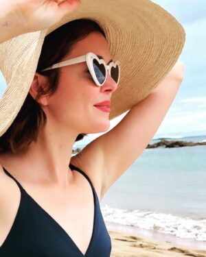 Nora Zehetner Instagram - 5 minutes after getting to beach, 30 seconds before it started raining
*learns to read weather report