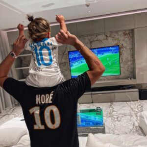 Noré Abdelali Instagram - Allez l’OM !!!!! Vos pronos pour ce soir ??? Je dis 3/2 pour l’OM 😉🤞🏼🔵⚪️