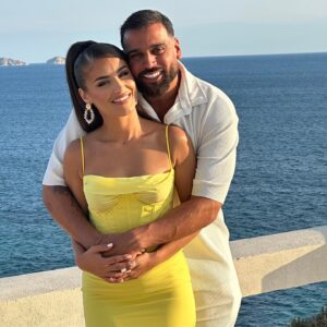 Noré Abdelali Instagram - Encore un joyeux anniversaire ma femme 💛 30 ans que tu brille !!