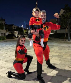 Noré Abdelali Instagram - Mon indestructible famille 💫 Happy halloween 🎃