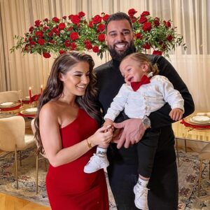 Noré Abdelali Instagram - LE CLAN KN VOUS SOUHAITE A TOUS UNE EXCELLENTE ANNÉE 2022 🎉 Que Dieu vous protège 🙌🏼 santé et bonheur ❤️