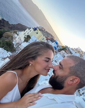 Noré Abdelali Instagram - Break avec ma bombe ✈️🇬🇷