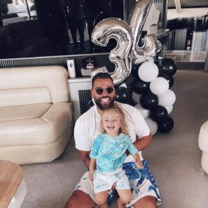 Noré Abdelali Instagram - Bday 🎈Kam et ces anniversaires surprises, elle me surprendra à vie je crois ❤️‍🔥