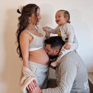 Noré Abdelali Instagram - Bientôt 4 Inchallah 👶🏻🍼
Et oui, notre famille s’agrandit bel et bien ! 
On est trop heureux 🤍