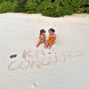 Noré Abdelali Instagram - De retour avec un KN concours inédit 🌍

Cette fois-ci c’est Kenan et Adria qui vous ont concocté un incroyable séjour encore jamais proposé, dans une destination de rêve : 
Les maldives 🇲🇻 

Avec @kandima_maldives nous vous proposons un séjour de 4 jours/ 3 nuits en pension complète avec chambre au bord de l’eau pour 2 personnes. Les transferts nationaux vers et depuis malé sont inclus ✈️
 
Pour y participer c’est toujours aussi simple : 
- Être abonné à @kamilaofficiel , @noreofficiel et @kandima_maldives 
- Mentionne la personne que tu invites avec toi ! 

La période de ce séjour est valable jusqu’au 20 decembre 2023. 

Et deuxième surprise, pour la toute première fois, le @kandima_maldives vous offre une remise de 15% sur tous vos séjours via leur site internet 
https://kandima.com/index.php/en/ 
C’est exclusivement réservé à nos chers abonnés ! 

Hier nous étions très heureux d’annoncer la gagnante du KN concours Dubaï, et nous seront heureux d’annoncer les prochains gagnants le 11 Juin ! 
Bonne chance à toutes et tous, love you all ❣️