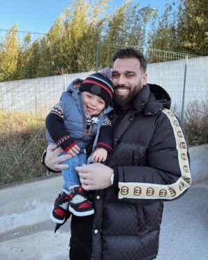 Noré Abdelali Instagram - Tu as raison mon fils tire la langue à ceux qui ne sont pas contents 😝
