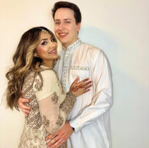 Nosheen Phoenix Instagram - When you leave toxicity in the past, it makes way for pure Magic! #EidMubarak 💗🌙