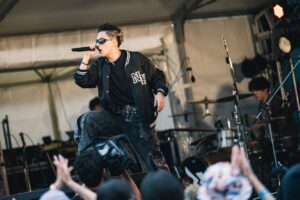 Novel Core Instagram - ⁡
METROCK 2024
at 新木場 若洲公園
⁡
ずーっと出たいと言いまくっていたメトロック！
念願の初出演でした。あまりに刺激的過ぎた。
⁡
去年のiCoN TOUR 2023のファイナル、テレ朝チームの皆さんが観に来てくれていて、ちょうど自分のハウスバンドにTHE WILL RABBITSという名前を手渡して “フェスへの挑戦” を宣言した日でもあったから、絶対にメトロックに出たいです！と直接熱烈アプローチさせて頂いていて。
⁡
そこからも色々なことがあり、やっと頂いた大切なチャンス。めちゃくちゃはしゃぎました。
⁡
ライブが始まってすぐ、どんどん人が増え始めて、初めて観たって人も沢山いたけど、全員超飛び跳ねて、超叫んで楽しんでくれていて、本当に嬉しかった…！
⁡
また必ず会おうね！！！
⁡
最高に貴重な1日をありがとうございました。
また来年、必ず帰ってきます！
⁡
Photo: @satoshihata87 
⁡
#メトロック