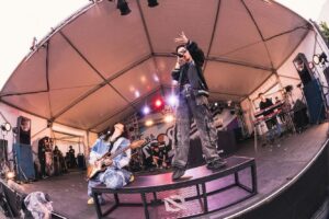 Novel Core Instagram - ⁡
METROCK 2024
at 新木場 若洲公園
⁡
ずーっと出たいと言いまくっていたメトロック！
念願の初出演でした。あまりに刺激的過ぎた。
⁡
去年のiCoN TOUR 2023のファイナル、テレ朝チームの皆さんが観に来てくれていて、ちょうど自分のハウスバンドにTHE WILL RABBITSという名前を手渡して “フェスへの挑戦” を宣言した日でもあったから、絶対にメトロックに出たいです！と直接熱烈アプローチさせて頂いていて。
⁡
そこからも色々なことがあり、やっと頂いた大切なチャンス。めちゃくちゃはしゃぎました。
⁡
ライブが始まってすぐ、どんどん人が増え始めて、初めて観たって人も沢山いたけど、全員超飛び跳ねて、超叫んで楽しんでくれていて、本当に嬉しかった…！
⁡
また必ず会おうね！！！
⁡
最高に貴重な1日をありがとうございました。
また来年、必ず帰ってきます！
⁡
Photo: @satoshihata87 
⁡
#メトロック