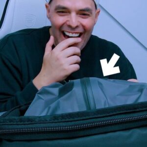 Nuno Agonia Instagram - Finalmente.....o mais pedido numa mochila 😱😱🎒 Ela consegue fazer vácuo e assim tens uma "mala-mochila" com tudo lá dentro 😱 Quem precisa de uma destas para ontem? 🤣 #airback #gadgets #backpack #musthave