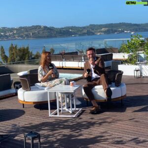 Nuno Eiró Instagram - Uma das novidades da nova temporada do "Esta Manhã" é o "Sexcast" onde Susana Dias Ramos e Nuno Eiró irão resolver "os assuntos da cama"! Imagine-se onde? Numa cama! 🛏
Não perca, já na próxima quarta-feira!