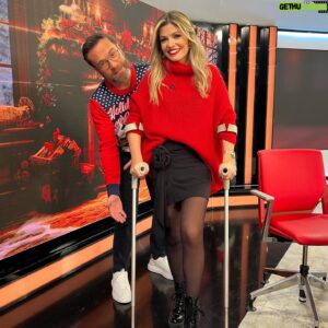 Nuno Eiró Instagram - Esta Manhã …. Foi Natal 🎅 e no sábado vai ser na @tvificcao , À conversa com a @anaritagram 🥰🎄 #work #christmas #morningshow #tvhost @estamanhatvi