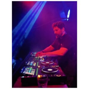 Nuno Lopes Instagram - Porto
Hoje estou de volta à cabine do @planobporto para festejar em boa companhia.
.
#dj #party