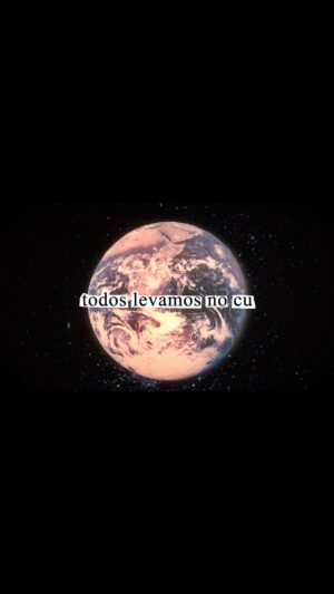 Nuno Markl Instagram - IMPORTANTE: Se estão no vosso local de trabalho e/ou com crianças ao vosso redor, talvez seja melhor ouvir isto com headphones. Viemos em paz, criámos poesia, mas somos, efectivamente, porcos. Estão avisados.

No Verão do ano passado, o @corpodormente, o @_filipemelo_ e eu fizemos um retiro para criar um hino de fecho para o nosso espectáculo Uma Nêspera no Cu. Mas mais do que ser apenas um mero número musical épico - que o foi, pois incluiu um coro gospel e uma pessoa com a cabeça em chamas - quisemos que fosse intemporal e eterno, e que construísse as bases de um entendimento para todas as partes desavindas em todo o lado, encontrando um terreno comum para a Humanidade. Eis então, em todo o seu esplendor, Todos Levamos no Cu. Música e letra de nós três, arranjos do @guimaraesartur, animação do @j_o_a_o_p_o_m_b_e_i_r_o, produção @fproducao.

Participação especial de muita gente conhecida que teve a gentileza de proferir uma frase marcante e contribuir, dessa forma, para a união entre todos. Obrigado! 

E obrigado pelas palavras lindíssimas que vocês têm deixado sobre esta nossa obra. Fizemos isto com amor. ❤️‍🔥

#todoslevamosnocu 
#umanesperanocu