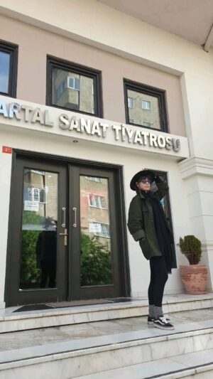Nur Erkul Instagram - @kartalsanattiyatrosu  #prova #sırfcinayet her an heryerde nur yapmışlar😁🙌🧚‍♀️🌟
