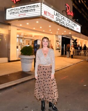 Nuran Evren Şit Instagram - A dream coming true for me; Having our first screening in NYC in the iconic Paris Theater was a life time experience. Big screen and amazing audience. Thanks to team Netflix for this amazing event and their support for us all the way up. Thanks to our team for making such a beautiful movie. Love from NYC ❤️ #lastcallforistanbul #netflixturkey #ogmpictures #ptotfilms #berensaat #kivanctatlitug