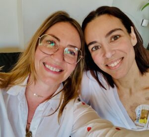 Nuran Evren Şit Instagram - Aylar sonra İstanbul, kavuştuklarım, kavuşmaya yetişemediklerim… Yurt dışına taşınalı 3 yıl olmuş, İstanbul solmuş, İstanbul çok kalaba olmuş … Ömrümün 20 yılı bu şehre düşmüş, lakin değişen oncalığın içinde değişmeyen tek şey dostlarım olmuş… 72 saate tonla kucaklaşma sığmış, kucaklanamayanlar da bir dahaki gelişin bahanesi olsun. İstanbul dostlarıma iyi bak, yine gelecek ben 💙