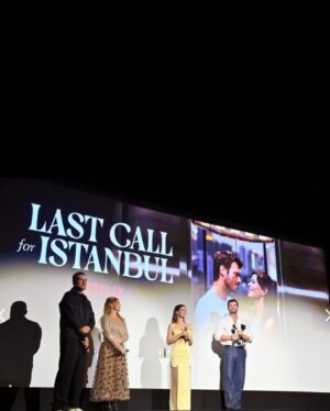 Nuran Evren Şit Instagram - @nuranevrensit ‘in kaleme aldığı başrollerinde @berenn_saat ve @kivanctatlitug ‘un yer aldığı Last call for İstanbul  Filmimizin New York gösterimi  The Paris Theater ‘da gerçekleşti. 24 Kasım’da @netflixturkiye ‘de✨