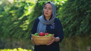 Nuray Şerefoğlu Instagram - ''Neredeyse Azade'ye yakalanıyorlardı.''
Kan Çiçekleri Hafta İçi Hergün 16:30 da Kanal7 ekranlarında @rainspicturesofficial @unikfilmresmi @kancicekleridizi @kanal7 @orgutnalan @gokhangurdeyis @buseebediir @nurayserefogluofficial #kançiçekleri #kançiçekleridizisi #dizi #tv #günlükdizi #kanal7 #oyuncu #actresses #actress #atriz #dilbar #gulfi #keşfetteyiz #busebedir #nalanörgüt #gökhangürdeyiş #nurayserefoglu