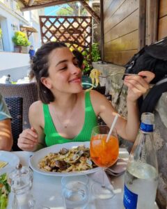 Actress Nuria Herrero HD Instagram Photos and Wallpapers May 2023