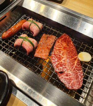 Nutthasit Kotimanuswanich Instagram - 🇯🇵Japan Trip Food Dump 1 🥩🍛🐟🦀🧀🍤🍦🍳

1️⃣Yakiniku ที่พี่อู๊ดพี่ปอพี่ป่านชวนไปกิน 📍焼肉台所家 渋谷本店, Shibuya  เนื้อดีมาก น้ำจิ้มดี เครื่องเคียงอร่อย เป็นเนื้อย่างร้านเดียวที่ไปกินตอนไปTokyo
2️⃣Omu rice ไข่ ซอสรสชาติดี ร้านนี้หุงข้าวได้อร่อยมาก 📍Pomme No-Ki Omu Rice, Shibuya 
3️⃣ร้านใต้ดินที่เดินหลงเข้าไปกินที่Harajuku อ่านชื่อร้านไม่ออก Service Mind ไม่ได้ แต่เมนูนี้ได้! มันคือแป้งคล้ายๆโมจิไส้ชีส เอาไปทอด แล้วชุบซอสเค็มๆหวานๆนิดๆ กินกับสาหร่าย คนรักชีสและโมจิต้องถูกใจสิ่งนี้
4️⃣ข้าวหน้าทะเลต่างๆ ที่กินแล้วให้เหลือข้าวไว้ส่วนนึงมาเทน้ำซุปใส่เป็นข้าวต้ม กินรวมกันแล้วดีมากๆ ทั้งซุป ข้าวและวัตถุดิบ📍Komeraku, Shinjuku
5️⃣ออเดิร์ฟชีสกับผักดองที่อร่อยมากๆ ร้านนี้เพื่อนเบสท์คนญี่ปุ่นพามากิน นาเบะปลาสดมากๆ มีบุฟเฟ่ต์เครื่องดื่มด้วย แต่นั่งกินได้แค่โต๊ะละ2ชม. 📍富士喜商店 新宿総本店 ,Shinjuku
6️⃣เป็นการกินTempuraแบบcourseครั้งแรก ยกให้เป็นTempuraที่อร่อยที่สุดเท่าที่เคยกินมาเลย📍Tenpura Wagayama, Kichijoji
7️⃣ร้านนี้พี่ป่านแนะนำมา ซึ่งปกติชั้นชอบกินไอติมโยเกิร์ตมากๆอยู่แล้ว📍Woodberrys, Daikanyama เค้าเอาไอติมโยเกิร์ตไปปั่นกับเนื้อผลไม้สด ปั่นแบบไม่ละเอียด เหลือเนื้อผลไม้ให้เคี้ยวๆ แบบนี้มีขายร้านไหนในไทยมั้ย อยากกินอีกกก
8️⃣เมนูนี้เชฟแนะนำมา ปลาสดมาก ทอดกรอบสุดๆ Coleslawก็อร่อยมากๆ ชื่อร้านอ่านไม่ออกเหมือนเดิม ร้านอยู่ชั้นใต้ดิน(📍ชื่อน่าจะ2พยางค์ ลงท้ายด้วยเลข2 , Nagameguro)  พนักงานบริการดีมากๆ แต่ให้นั่งได้แค่2ชม. (อีกแล้ว)
9️⃣ อยากกินOkonomiyakiมาทั้งทริปเลยสั่งมาปิดท้าย รสชาติซอสไม่เหมือนที่อื่น กินได้เรื่อยๆเพลินๆ📍Monja Moheji (จริงๆMonjayakiที่นี่ก็อร่อยมากโดยเฉพาะเมนูที่ใส่Mentaiko)
🔟 ร้านนี้พี่ป่านแนะนำมาเช่นกัน📍I'm Donut? โดนัทเหนียวนุ่มอร่อยแบบงงในความหนึบที่เหมือนปาท่องโก๋ ไข่เต่าแต่เนื้อนุ่มกว่า เนื้อโดนัทที่ไม่เหมือนโดนัท ไม่แปลกใจที่จะต้องถามตัวเองว่าเป็นโดนัทมั้ย