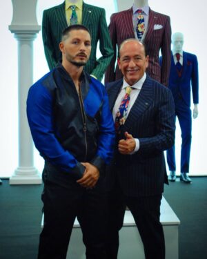 Nyno Vargas Instagram - Ayer estuve actuando y desfilando en @ifema_madrid @1001bodasifema para la colección de @felixramirodesigner gracias una vez más por contar conmigo 💙🙏